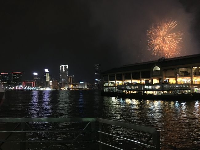 フェリー埠頭のバックに花火もなかなかいいもんですね！！！