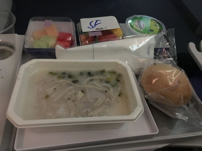 機内食も香港チックな味付けで美味しかった！！