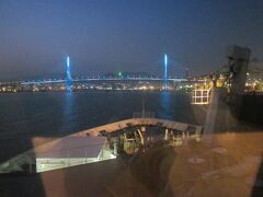 そして、春のパンスター旅でも往復で通過した釜山港大橋。

そういやあの時は、往復とも明るい時間帯の通過だったので、夜景として見ながら通過するのは初めてだなぁ～。

