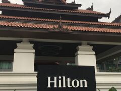 ウーベイン橋に寄ってから宿に・・・と思いましたが、雨がパラついていたので、本日の宿、Hilton Mandalayに直行。
Grabで15200MMK也。
ちなみにホテルで空港までの車を手配してもらったら10000MMKだったので、もしかしたら往復共にホテルで手配した方が安いかもしれないです(;^_^A