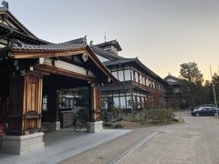 朝日を浴びる宿泊した奈良ホテル。
