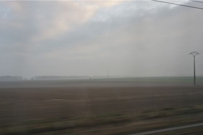 9時、青空が覗いているのに気づきます。