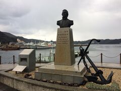 ペリー上陸の地といっても1853年に黒船４隻で来たのは神奈川の浦賀です。
1854年に再び来たペリーと幕府の間で日米和親条約が結ばれ、開港地として下田港が選ばれました。それでペリーらが上陸した地だそうです。