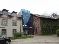 実は半分ホテルでした。