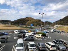 そして最後に立ち寄ったのは、富津館山道路のハイウェイオアシス「道の駅 富楽里とみやま」。高速道路からも一般道からも立ち寄れる大きな道の駅でした。
ちょうどお昼だったので、こちらでランチとしました