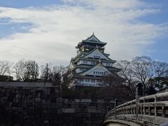 見えてきました、大阪城～♪
特に歴史ずきとういわけでもないのに、なんだかここ数年城巡りする機会が多い我が家。なんとなくカッコイイと思うのと、訪れた土地のことを知りたいからという単純な理由です。