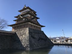 上諏訪：高島城址。
高島駅より徒歩10分程。