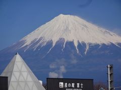 こちらは道の駅富士の駐車場から。

大晦日の霊峰、相変わらずの美貌を見せつけます（笑）