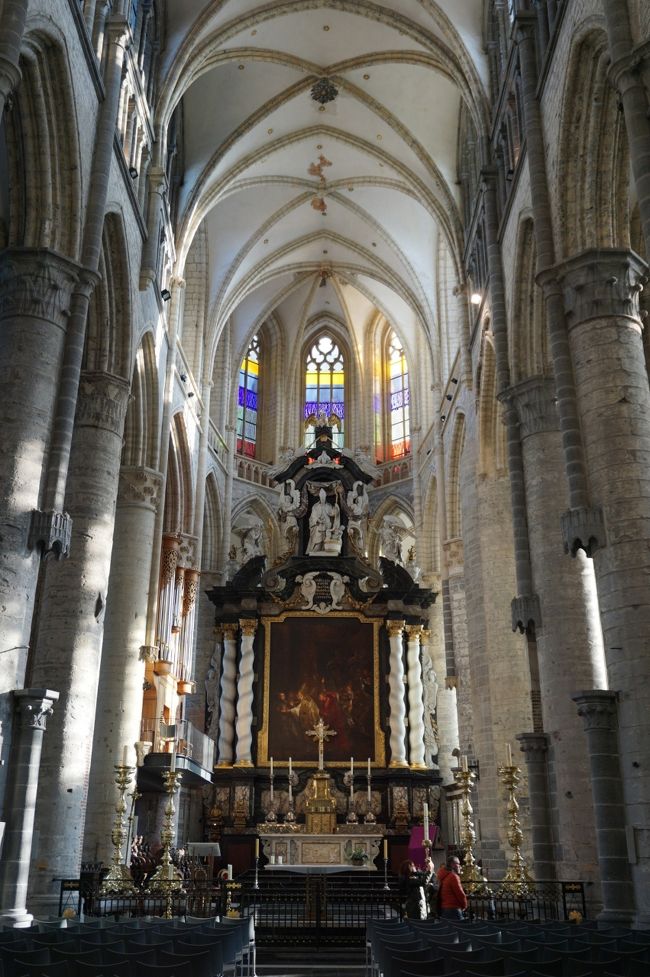 身廊の天井が高い！