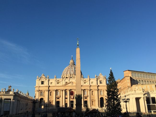 後ろ髪を引かれながらヴァチカンを後にします。<br />人ごみを避けるためには朝一に行くべき、という投稿をたくさん見ましたが、やはり早めに行って良かったです。9時頃にはセキュリティに長い列が。