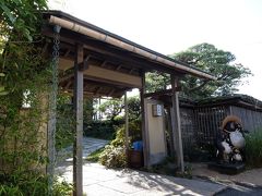 本日のお宿に到着。

「千年亭」

東郷湖に飛び出た位置に建つ旅館です。

