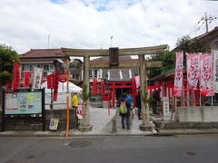 産業道路や横羽線の高速道路の下を２０分、五番目の鴎稲荷神社、開運招福の神様です。
その昔、漁師たちが大漁を祈願すると鴎が飛来して大漁になったそうな・・・