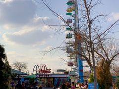 サマニ公園をずーっと歩いて行ったら、遊園地のような場所があって地元の家族連れが楽しそうに時間を過ごしていました。