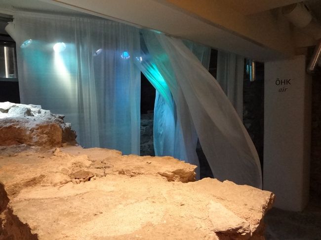 空気のコーナー。<br />時折ふわりと薄衣が揺れます。