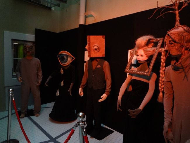 一体どんなストーリーに使われたんだか、不気味なモノたちのコーナー。