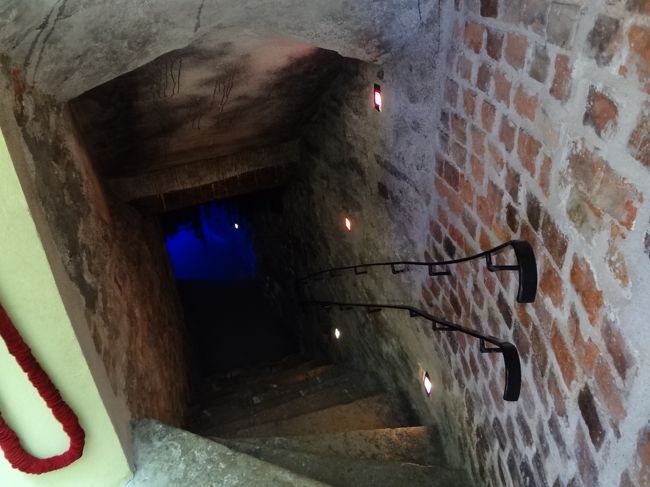 この造り自体が恐怖をあおる・・・