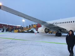 キルナ空港着。
いきなり外を歩かさせられ、寒さと雪に驚き興奮してしまう！！