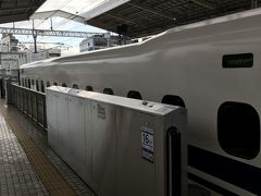 京都駅９：３５発、東京駅１１：５３着の「のぞみ」に乗車。