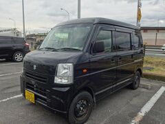 　空気抵抗の大きな軽自動車に、ごたごたと荷物を積んで旅する私たちは、高速道路は怖くて走れない。
　いつものことながら一般道路をゆっくり走り、周りをキョロキョロ眺めながら、
　「ああ、ここが△△町なんだ・・」
　などと地理の勉強をするのだ。