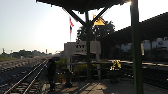 東側を眺めます。<br />眩しいー。