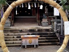 花園稲荷神社さんのお隣は『五条天神社』さんです。
こちらは『健康祈願』にご利益のある神社さんです。

毎年６月３０日と１２月３０日の午後３時から執り行われている『大祓式』の最中でした。
輪くぐりも設置されていました。