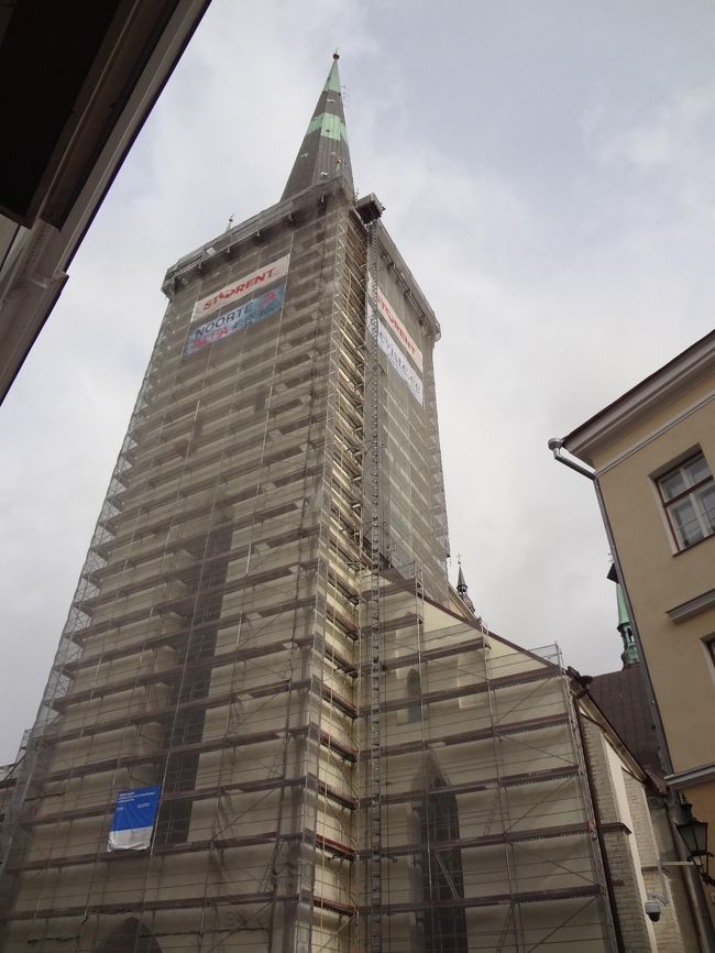 本当は聖オレフ教会の塔に上るつもりだったのに、改修中で聖堂ごと閉鎖されていました。<br />せめて聖堂だけでも見学したかった……。