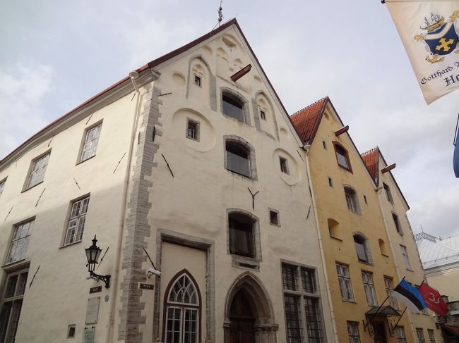 三人姉妹。<br />女性的か男性的かの判断基準はなかなか難しいです。