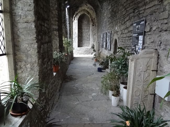 2EUR払って回廊の方を見学させてもらいました。<br /><br />最初誰にお金を払えばいいのかわからずに右往左往。<br />結局そこにいたスタッフに渡せばよかったみたいです。