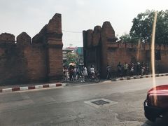 旧市街入り口のターペー門。