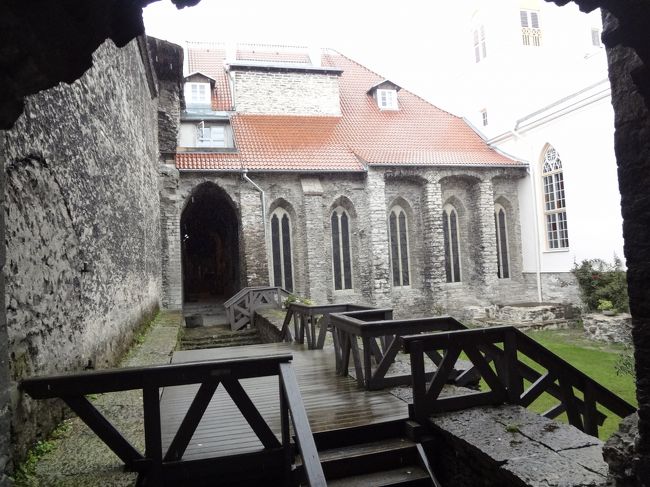 結局、修道院内部への入り口がわからないままでした(本当にわかりづらいところにあったと後でツアーの方から聞きました)。<br />まさか別のところにあるとは思わなかったなぁ。