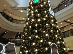 センタン内の大きなクリスマスツリー。