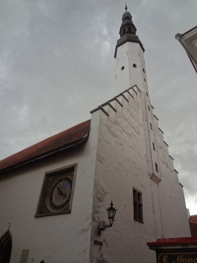 聖霊教会。<br />セーターの壁からどこをどう戻ったのかは覚えていないんですが、またPikk通りに戻ってきました。<br />ちょっと自由時間の間にやりたいことがあったんですもの。