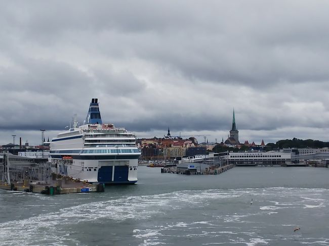こんな写真を見ると、タリンは港町なんだと実感できます。