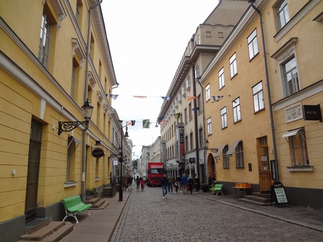 1ブロックほど南へ歩きます。