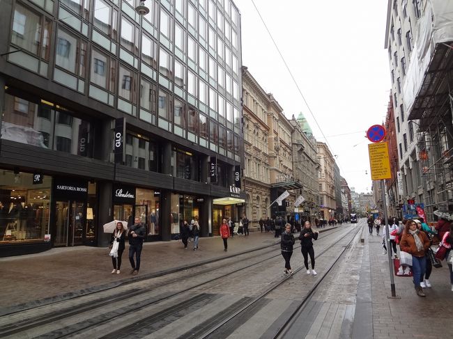 行きとは違う道を通って広場を目指します。