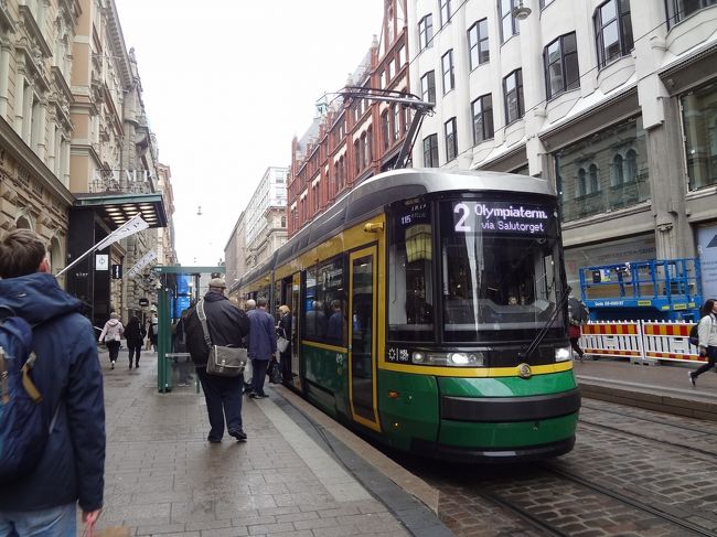 タイミングよくトラムが来ました。