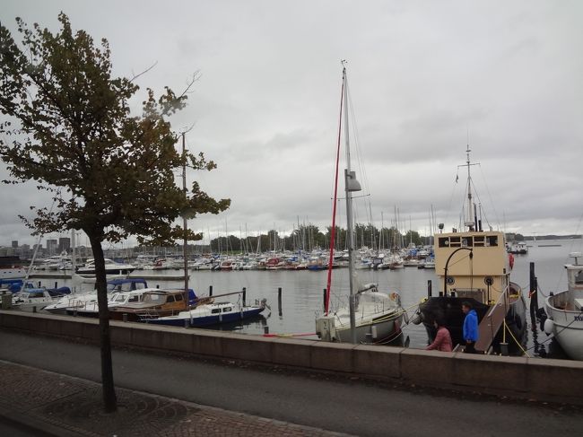 集合場所から空港まではバスで移動です。