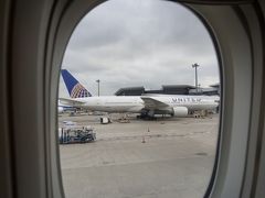 UAの直行便で一路ニューアークへ。
最低限のサービスしかないし機内食は全く期待できないけれども米国の航空会社なだけあってエンタメが充実しているので文句なし。
大好きなクランベリージュースもあるのが密かな楽しみです。
