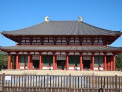 興福寺。帰りの飛行機の時間があるので、外観だけ。

京都は修学旅行の後にも何度か旅していますが、奈良は初めて。まだまだ見どころはたくさんあるので、また訪れたいと思いました。
