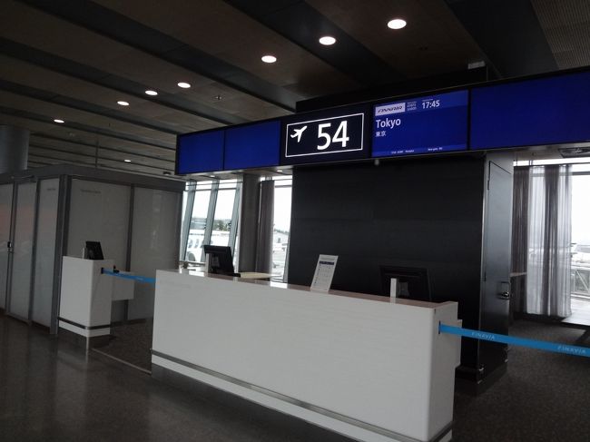 搭乗ゲートは54番。<br />結構歩いたように思います。