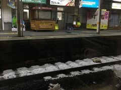 ■米沢駅■20:11
車窓にも雪が目立つようになりました。