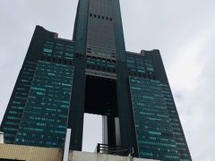 高雄85大樓の近くまで来ました。
高雄で最も高い建物で、台北１０１が出来るまでは台湾で１番高かったといいます。