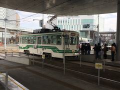 ■熊本駅前停留場■11:50
健軍町方面はすさまじい混雑です。