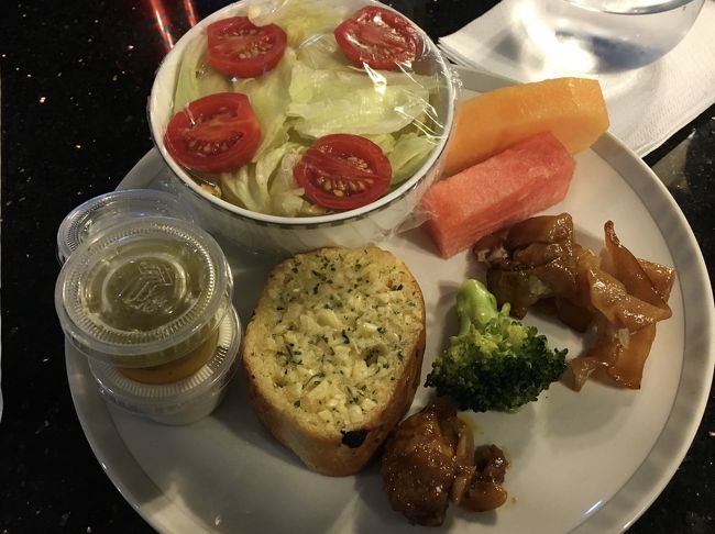 ここのガーリックトーストがお気に入りですの( *´艸｀)