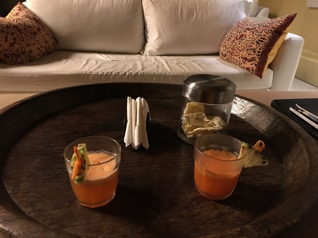 ウェルカムドリンクいただいて、さぁお部屋へどうぞ～<br />と案内されるもまさかの無清掃状態( ;∀;)<br />ご案内係のイブも焦りまくってて笑った・・・<br />だって「素敵なお部屋ご用意しましたよ～、さぁお入りになって～」って自信満々でドア開けたらバスタオル散乱しまくった使用感ありありのお部屋が・・・^_^;<br /><br /><br />