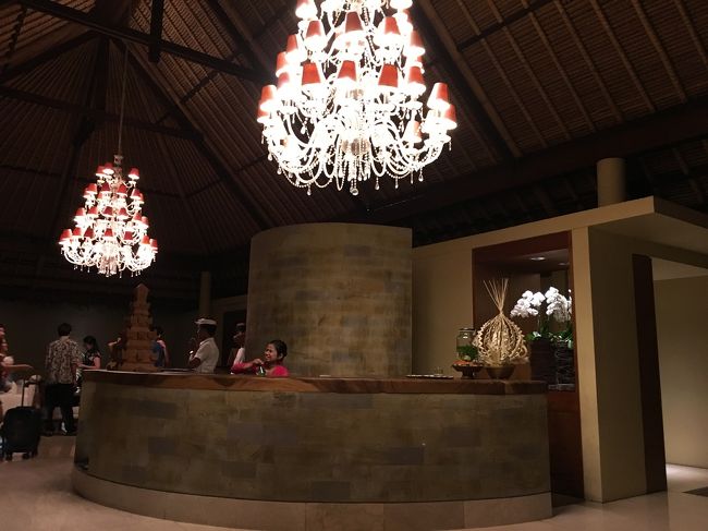 21時過ぎ、ようやくウブドのコマネカアットラササヤンに到着<br />疲れた～～