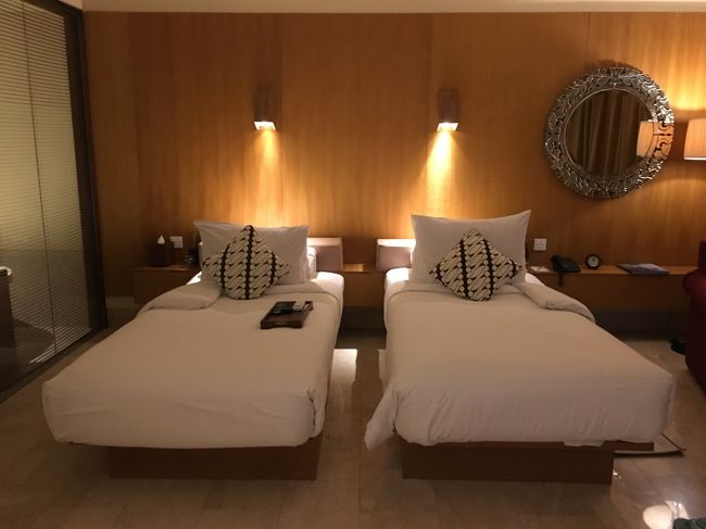 ホテルに戻ると手厚く迎えられて今度こそお部屋へ<br />お～さすが仕事早いね～夜遅くにありがと(^^)<br />これでゆっくり休めます～<br />長かった2日目終わり～