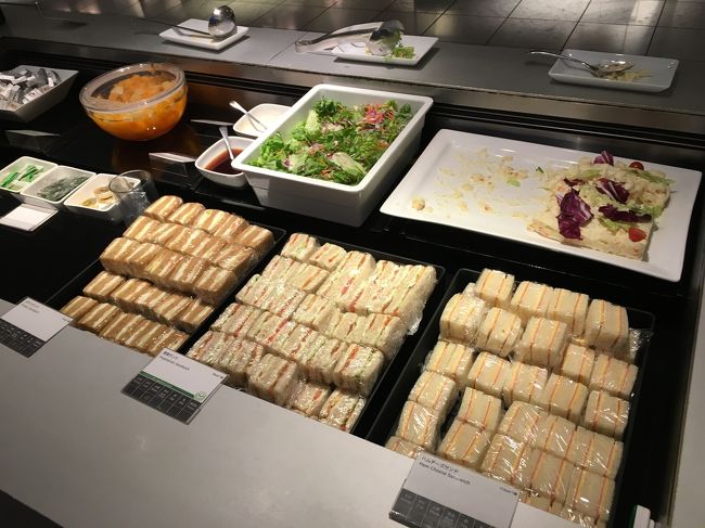 ☆1日目☆<br />待ちに待った冬休み♪<br />まだお仕事のお父さんを残して、娘とふたりお先に出発します～<br /><br />ランチは成田のANAラウンジで