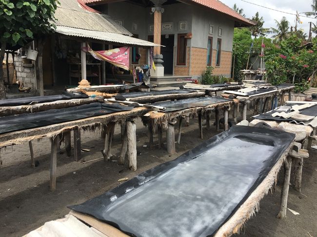 クサンバと言えば塩！<br />一回買ってみたかったのです～<br />確か2キロで500円くらいだったかな？<br />帰って測ったら3キロ以上ありましたが…^_^;<br />確かにこのお塩うまいです！次回もまた仕入れに行こうかしら…(´艸｀*)