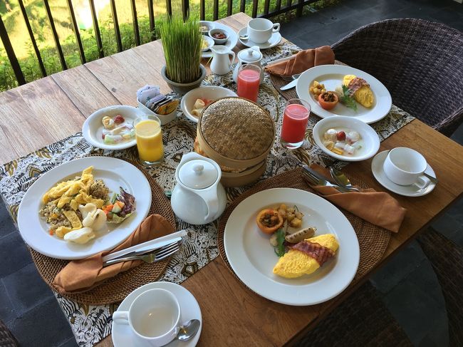 テラスでいただく朝食♪<br />最高です(#^.^#)